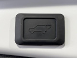 【パワーバックドア】スマートキーや運転席のボタンを押すだけでリアゲートが自動で開閉します!荷物を持っている時や、高い位置にあるバックドアを閉める際に便利な機能です♪