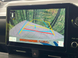 【バックカメラ】駐車時に後方がリアルタイム映像で確認できます。大型商業施設や立体駐車場での駐車時や、夜間のバック時に大活躍!運転スキルに関わらず、今や必須となった装備のひとつです!