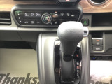 運転席・助手席シートヒーター付きです。電子制御パーキングブレーキ・オートブレーキホールド機能付きです。