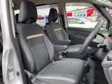 ひじ掛けが付いて運転が楽です