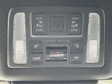 両側電動スライドドアが搭載されています。狭い駐車場などでも簡単にドアの開閉が可能です。SOSボタン※T-Connectの契約が必要な機能です。