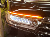【LEDヘッドライト】悪天候や夜間走行時も良好な視界を確保し安心して運転できる高輝度LEDヘッドライトを装備!点灯速度が早く、消費電力も抑えられています。