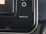 9インチ大画面の日産純正ナビゲーションMM321D-Lが付いています。