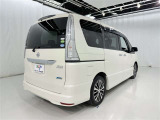 後ろから見ると車の印象も変わりますね♪