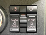 【両側パワースライドドア】スマートキーや運転席のスイッチで後席両側スライドドアの開閉が可能♪電動だから力を入れてドアを開ける必要が無く、小さなお子様でも簡単に開け閉めでき快適です♪
