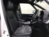 高いホールド性で運転姿勢が安定します。長距離ドライブでも疲れにくいのが魅力です。快適なドライビングライフをお送りください♪