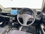 運転席まわりです。 各操作スイッチは使いやすい位置に配置されてます。