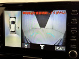 パノラミックビューモニターを装備。駐車場や交差点でクルマを真上から見るように周囲を確認できます。機能の詳細は販売店スタッフまでおたずねください。