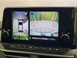 【アラウンドビューモニター】専用のカメラにより、上から見下ろしたような視点で360度クルマの周囲を確認することができます☆死角部分も確認しやすく、狭い場所での切り返しや駐車もスムーズに行えます。