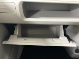 【グローブボックス】車検証入れ等の収納に便利です♪