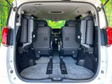 普段のお買い物や通勤、送迎等に十分な荷室スペースを確保しております。セカンドシートを倒すと、大きな荷物の積載も可能です♪