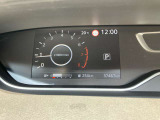 メーターが奥の方にあることによって運転者の視線の移動を最小限におさえられて安全です!