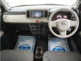 運転にかかわる様々な操作を安全に行えるように視点移動が少なく、操作性に配慮されたスイッチ類が凝縮されたコクピットです。