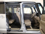 ■車検・整備・鈑金・保険・カー用品・燃料販売・洗車コーティング事業・カーリペア&デントリペア等、全てをカワウチグループで完結することができます。私に任せてください。『一度のご縁を一生のお付き合いに』