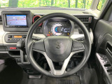 インテリアに合わせたデザインのステアリングは、運転される方のことも考え、運転しやすい形状、大きさです。是非一度、実際に触ってお確かめください。