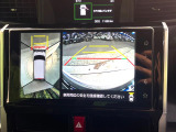 【パノラミックビューモニター】専用のカメラにより、上から見下ろしたような視点で360度クルマの周囲を確認することができます☆死角部分も確認しやすく、狭い場所での切り返しや駐車もスムーズに行えます。