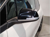 【BMWミラー】視認性の高いスタイリッシュなミラー。自動防眩機能も付いており夜間のドライビングをサポートします。