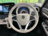 インテリアに合わせたデザインのステアリングは、運転される方のことも考え、運転しやすい形状、大きさです。是非一度、実際に触ってお確かめください。