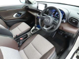 シンプルで使いやすいデザインの運転席です。