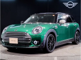 MINIのフロントグリルのデザインはイギリスで生まれた当初から、シルバーのサイドバーが折り重なった伝統的なデザインで御座います。その伝統はBMWのお車になってからでも少しずつ形を変えて守られております