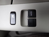 前席の窓の開閉は電動になりますので、便利ですよね。