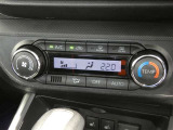 オートエアコンです。快適な温度を保ち、オールシーズン快適です。