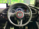【純正革巻きステアリング】上質な革を使用することで、手にしっかり馴染みとても運転しやすいハンドルです♪