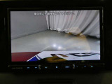 バックカメラが付いているので後方確認が非常にしやすいです。今や運転初心者も熟練者も必須装備!ついていて損はないですね♪