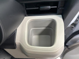 【運転席側ドリンクホルダー】