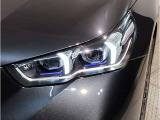 BMWの伝統の丸目4灯ヘッドライトでございます。LEDライトで視認性もよく明るく安全性の向上につながります。
