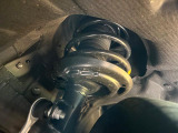 お車を安心してお乗りいただく為には、足回りの定期点検が欠かせません。サービスサポート(有償保証)では無料点検もご提供しており、安心のカーライフをお過ごしいただけるサポート体制が整っています。
