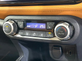 【オートエアコン】一度お好みの温度に設定すれば、車内の温度を検知し風量や温度を自動で調整。暑い&hellip;寒い&hellip;と何度もスイッチ操作をする必要はありません。快適な車内空間には必須の機能ですね♪