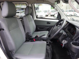 運転席も大きな擦れもなく状態良好です。