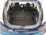 【トランクルーム】荷室の広さも十分です!シートアレンジでシートを畳めば長い荷物だって積めますね。シートアレンジの操作方法など、お気軽にご相談下さい。