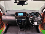 見易い計器類と運転し易いドライビングポジションは、視角も少なく前方&左右の見切りが良く運転し易いクルマです