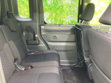 運転席側後部座席