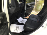 後席もゆったり乗車していただけます。スライド機能もあります。