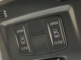【両側パワースライドドア】スマートキーや運転席のスイッチで後席両側スライドドアの開閉が可能♪電動だから力を入れてドアを開ける必要が無く、小さなお子様でも簡単に開け閉めでき快適です♪