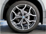 【BMWアロイホイル】軽量かつ強度に拘ったアロイホイル。走行性能ポテンシャルを引き出す設計。車の足元を引き締めてくれる大きなポイントはアロイホイルです。