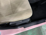 痛みの出やすい運転席シートの角、フロアマット、座面、ともに良好です