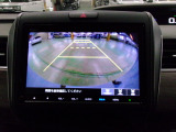 バックカメラの画像です。ガイドラインがスムースな車庫入れをサポートいたします。車庫入れの安心感がアップしますね。
