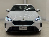 【キドニーグリル】BMWは約90年もの間、ほぼ全ての車両にひと目でBMWだと分かるこの特徴的なフロントグリルが備えられ、デザイン・アイコンとして親しまれてきました。