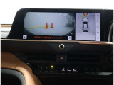 パノラミックビューモニター装備!トップビュー&フロントビュー・車両に取り付けたフロント、サイド、バックカメラの映像を合成して画面上に表示させることで、低速時の運転を補助する装置です。