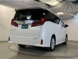 車検や点検・整備も大阪トヨペットにお任せください。お客様の快適なカーライフを長く安心サポートいたします。