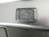 ワンタッチでバックドアが開閉。便利なパワーバックドア付きです!
