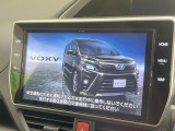 【純正ナビ】人気の純正ナビを装備しております。ナビの使いやすさはもちろん、オーディオ機能も充実!キャンプや旅行はもちろん、通勤や買い物など普段のドライブも楽しくなるはず♪