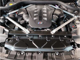 【BMWエンジン】革新的なガソリン・エンジン・テクノロジーによる高性能かつ高効率。レスポンスの良いパワーを発揮。常にスムーズな吸気を実現しアクセル開度にダイレクトに反応しドライビングを楽しく演出。