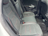 自動車保険に関しても、メルセデス・ベンツ専用のプログラムをご用意しております。飛び石や落下物などでのフロントガラスの修理が必要となった場合、最大で9万円分の補償を致します。