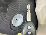 【キーレス】少し離れた場所からでもボタン一つでドアの開錠・施錠ができるのでとっても便利!ドアの鍵穴周りに傷をつけることもありません♪