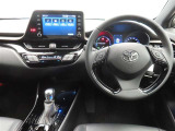 ぜひ展示車の運転席に座ってみてください。